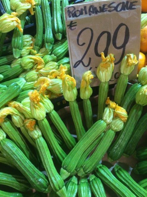 market-courgette-flowers-favourite-in-rome